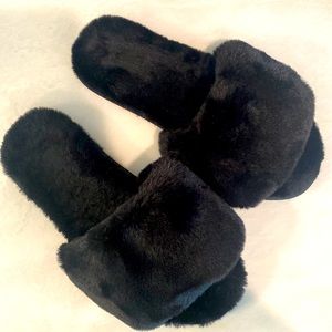 SKIMS Onyx slides. Never worn.